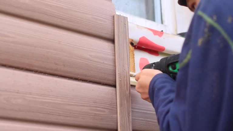 How To Choose The Right Materials for Your Siding Installation in 'Melcher Dallas, IA